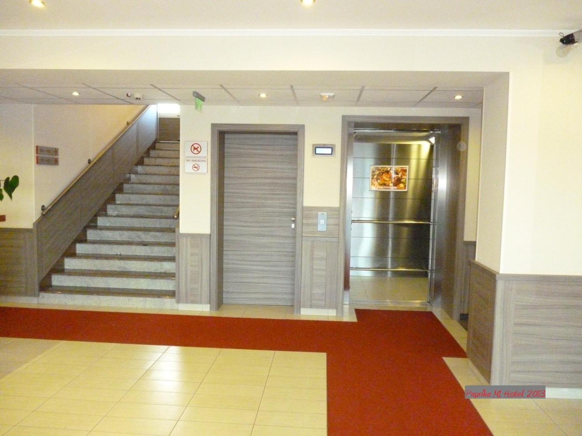 Paprika M1 Hotel เฮกเยชฮาโลม ภายนอก รูปภาพ