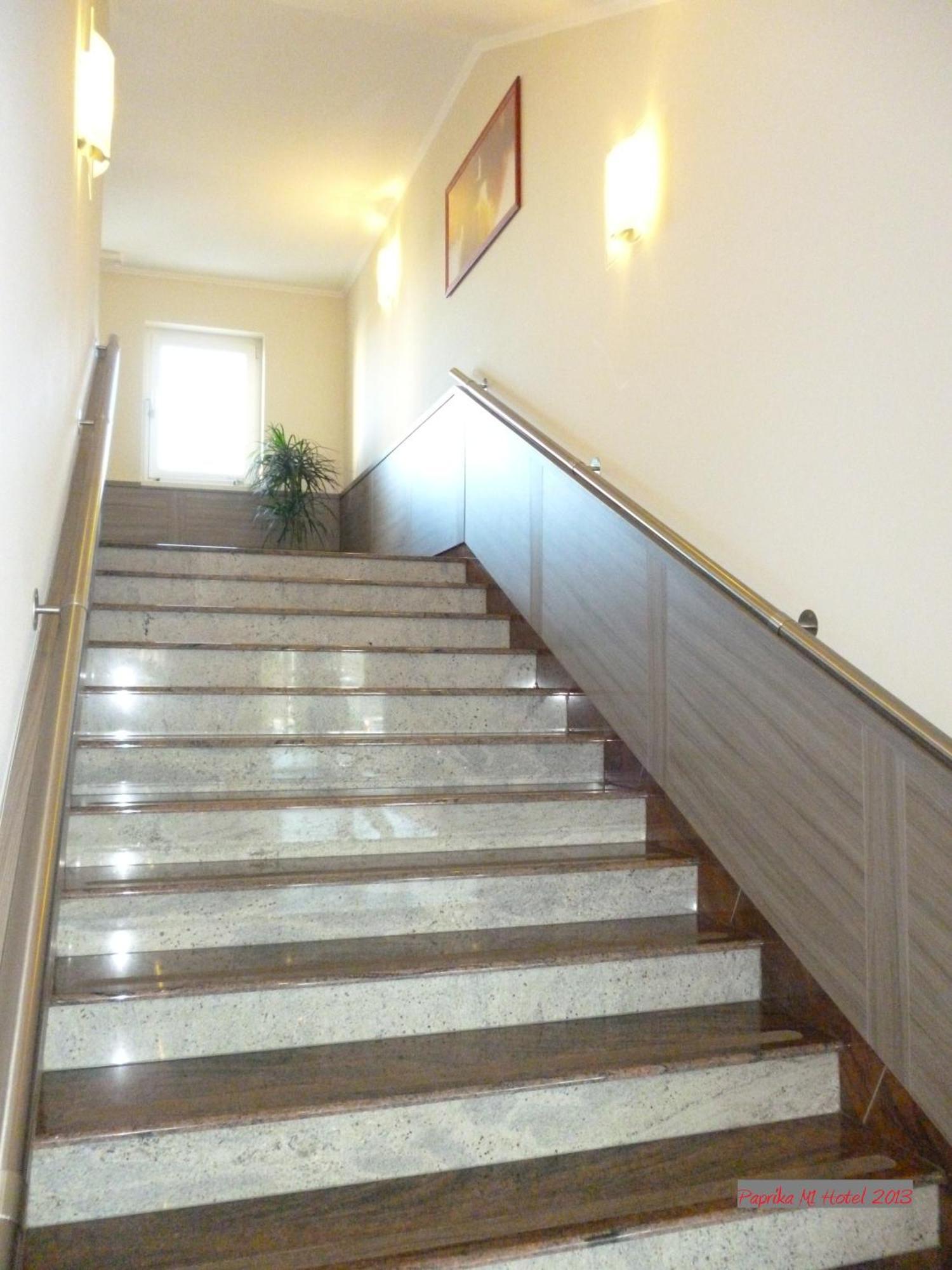 Paprika M1 Hotel เฮกเยชฮาโลม ภายนอก รูปภาพ