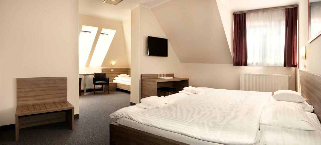 Paprika M1 Hotel เฮกเยชฮาโลม ภายนอก รูปภาพ