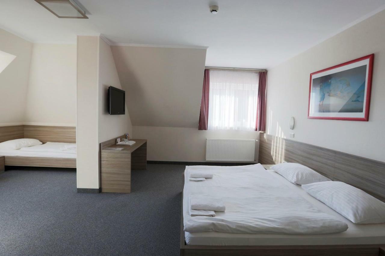 Paprika M1 Hotel เฮกเยชฮาโลม ภายนอก รูปภาพ